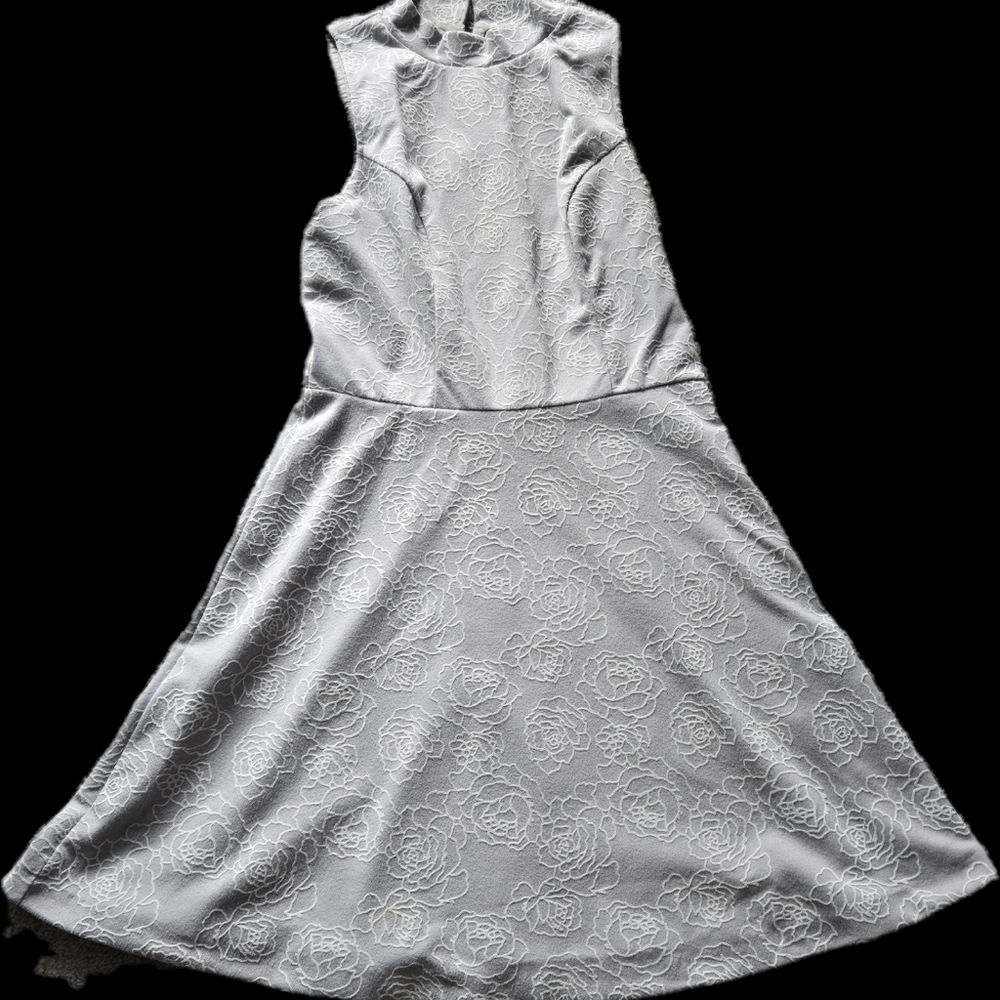 Sleeveless dress
